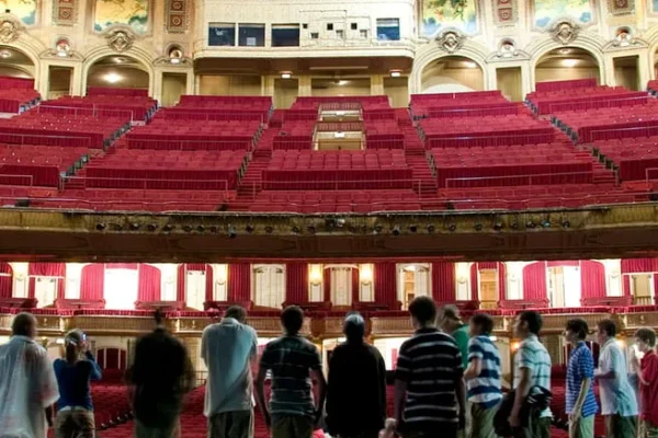 The Chicago Theatre Tour Experience