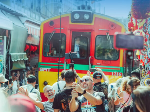 Damnoen Saduak Market and Maeklong Railway Market Day Trip