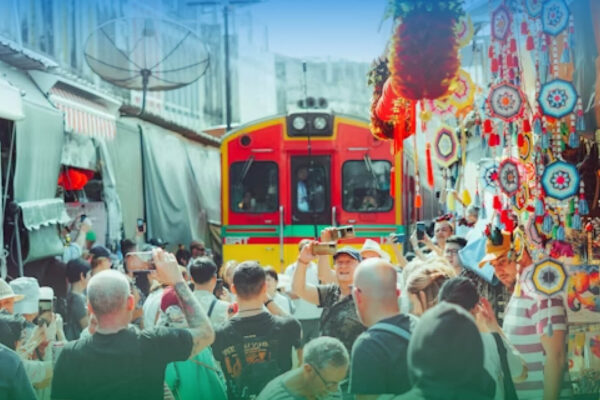 Damnoen Saduak Floating Market  and Meklong Railway Market Join Tour