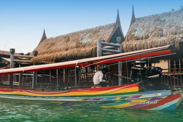 Damnoen Saduak Floating Market  and Meklong Railway Market Join Tour